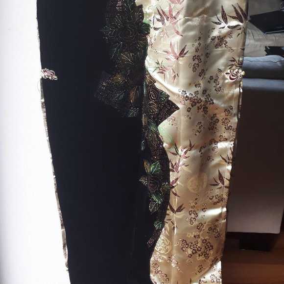 Black and Gold Chinese Dress - Picture 3 of 4